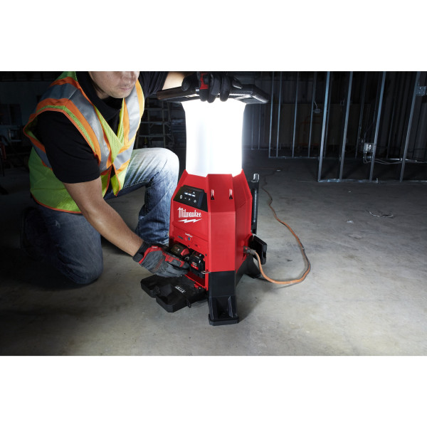 Ліхтар світлодіодний акумуляторний MILWAUKEE, M18 ONESLDP-0, 9000Лм (каркас з зарядним пристроєм)