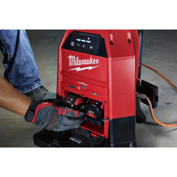Ліхтар світлодіодний акумуляторний MILWAUKEE, M18 ONESLDP-0, 9000Лм (каркас з зарядним пристроєм)