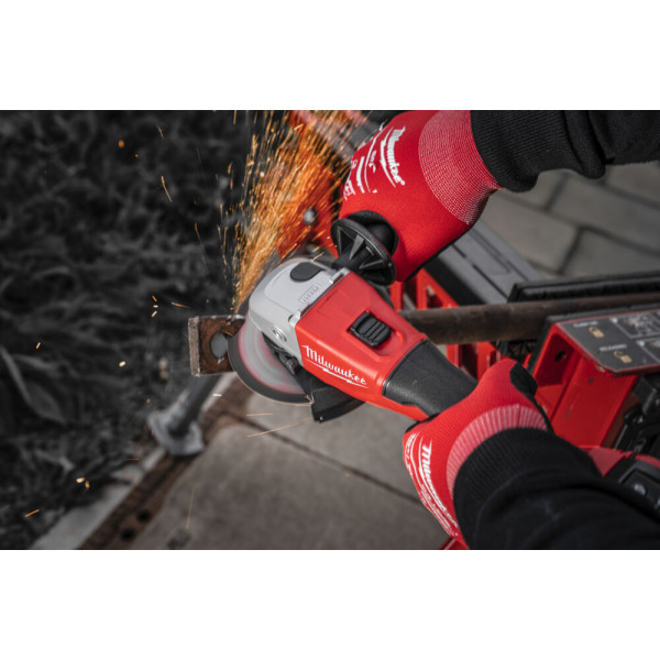 Шліфмашина кутова акумуляторна безщіткова MILWAUKEE, M18 BLSAG125X-402X, 800Вт, діаметр 125мм (зарядний.пристрій М12-18 С, 2 аку