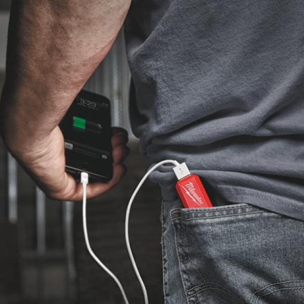 Акумулятор Li-Ion Повербанк 2,1А PPS-301 с зарядним пристроєм USB L4 MILWAUKEE 4932493335 Акумулятор Li-Ion Повербанк 2,1А PPS-301 с зарядним пристроєм USB L4 MILWAUKEE 4932493335