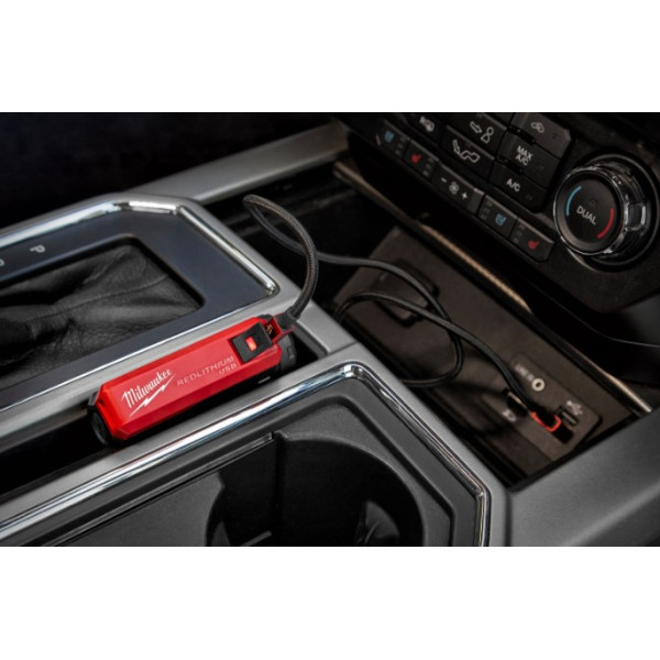 Акумулятор Li-Ion Повербанк 2,1А PPS-301 с зарядним пристроєм USB L4 MILWAUKEE 4932493335 Акумулятор Li-Ion Повербанк 2,1А PPS-301 с зарядним пристроєм USB L4 MILWAUKEE 4932493335