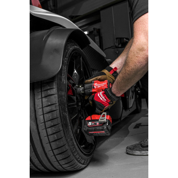 Гайковерт акумуляторний безщітковий 1/2'' MILWAUKEE, M18 FMTIW2F12-0, 881Нм, з кільцем (каркас, кліпса для реміня, картонне паку