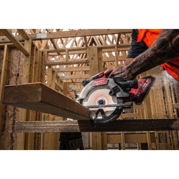 Пила дискова ручна акумуляторна MILWAUKEE, M18 FCS552-0, діаметр 165мм (каркас, картонне пакування) Пила дискова ручна акумуляторна MILWAUKEE, M18 FCS552-0, діаметр 165мм (каркас, картонне пакування)