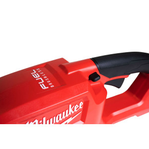 Кущоріз акумуляторний безщітковий MILWAUKEE, M18 FHET45-802, лезо 45см (зарядний пристрій M12-18 FC, 2 акумулятори М18 НВ8 8Аг,