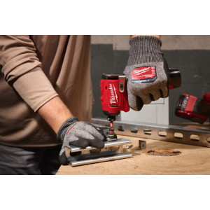 Шуруповерт ударний акумуляторний безщітковий 1/4'' HEX MILWAUKEE, M12 BLIDRC-202C, 124Нм (зарядний пристрій С12 С, 2 акумулятори