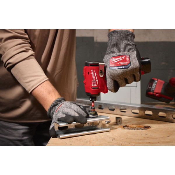 Шуруповерт ударний акумуляторний безщітковий 1/4'' HEX MILWAUKEE, M12 BLIDRC-202C, 124Нм (зарядний пристрій С12 С, 2 акумулятори