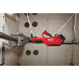 Кабелеріз гідравлічний акумуляторний з пультом д/к MILWAUKEE M18 HSFC125R-802C (зарядний пристрій M12-18 FC, 2 акумулятори М18 F