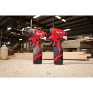 Шуруповерт ударний акумуляторний безщітковий 1/4'' HEX MILWAUKEE, M12 BLIDRC-0, 124Нм (каркас, кліпса для ременя, картонне пакув