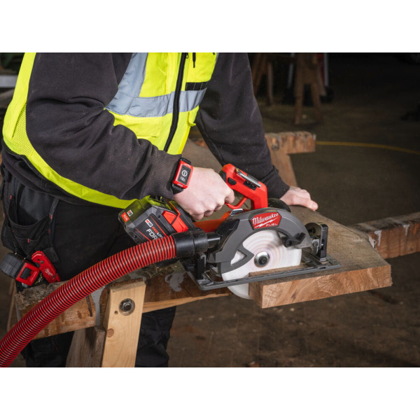 Пила дискова ручна акумуляторна MILWAUKEE, M18 FCS66GR3-121C, діаметр 190мм (зарядное устройство М12-18 FC, 1 аккумулятор М18 FB Пила дискова ручна акумуляторна MILWAUKEE, M18 FCS66GR3-121C, діаметр 190мм (зарядное устройство М12-18 FC, 1 аккумулятор М18 FB