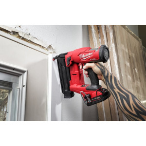 Пістолет цвяхозабивний акумуляторний безщітковий MILWAUKEE, M18 FN18GS-202X (зарядний пристрій M12-18 FC, 2 акумулятори М18 В2 2