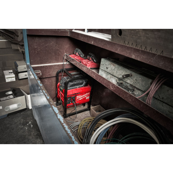 Інвертор напруги акумуляторний MILWAUKEE, MXF PS-602, 864Втч (2 акумулятори MXF XC406 6Аг) Інвертор напруги акумуляторний MILWAUKEE, MXF PS-602, 864Втч (2 акумулятори MXF XC406 6Аг)