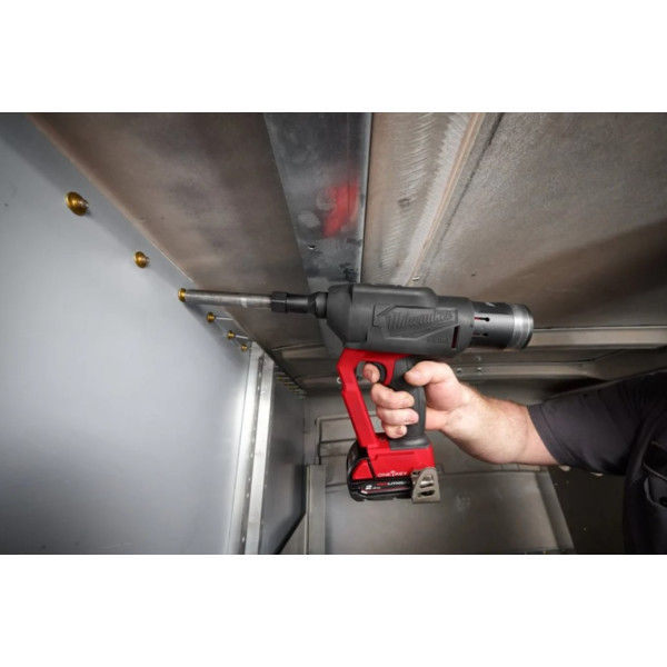 Заклепочник акумуляторний для замкових болтів безщітковий MILWAUKEE M18 ONEFLT-0X, діаметр 4,8-6,4мм (каркас, кліпса на ремінь.
