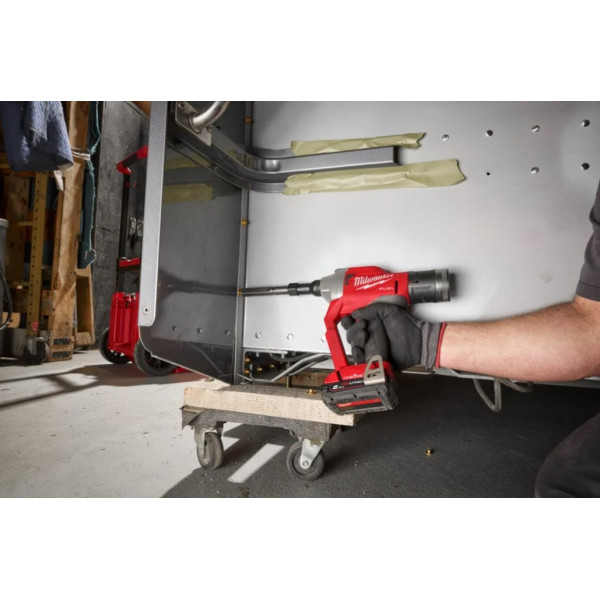 Заклепочник акумуляторний для замкових болтів безщітковий MILWAUKEE M18 ONEFLT-0X, діаметр 4,8-6,4мм (каркас, кліпса на ремінь.