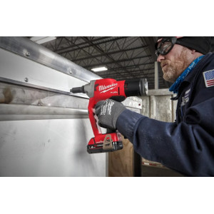 Заклепочник акумуляторний безщітковий MILWAUKEE M18 ONEFPRT-202X, діаметр заклепок 4,8-7,0мм (зарядний.пристрій М12-18 FC, 2 аку