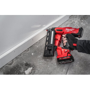 Пістолет цвяхозабивний акумуляторний безщітковий MILWAUKEE, M18 FN16GA-202X (зарядний пристрій M12-18 FC, 2 акумулятори М18 В2 2