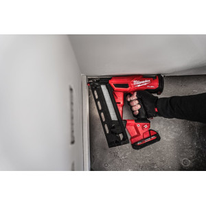 Пістолет цвяхозабивний акумуляторний безщітковий MILWAUKEE, M18 FN16GA-202X (зарядний пристрій M12-18 FC, 2 акумулятори М18 В2 2