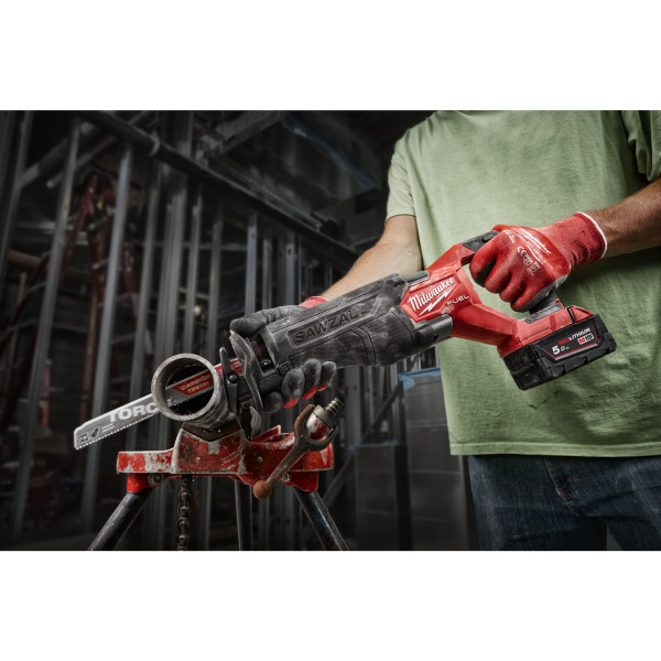 Пила шабельна акумуляторна безщіткова MILWAUKEE, M18 FSZ-0X (каркас, полотно, HDкейс)