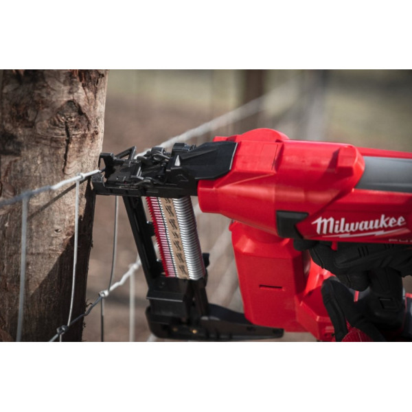 Степлер скобозабивний акумуляторний безщітковий MILWAUKEE, M18 FFUS-0C, скоба 38-51мм (каркас,кейс)