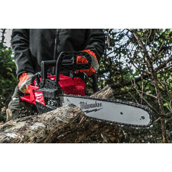 Пила ланцюгова акумуляторна безщіткова MILWAUKEE, M18 FCHS35-0, шина 35см (каркас, ключ, чохол, ланцюг, мастило для ланцюга 75мл Пила ланцюгова акумуляторна безщіткова MILWAUKEE, M18 FCHS35-0, шина 35см (каркас, ключ, чохол, ланцюг, мастило для ланцюга 75мл