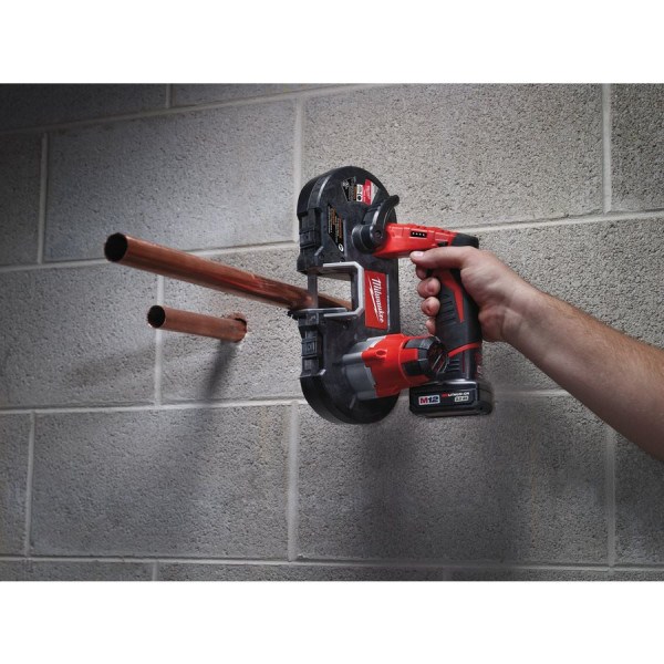 Пила стрічкова акумуляторна MILWAUKEE, M12 BS-402C (зарядний пристрій С12 С, 2 акумулятори М12 В4 4Ач, полотно, кейс) Пила стрічкова акумуляторна MILWAUKEE, M12 BS-402C (зарядний пристрій С12 С, 2 акумулятори М12 В4 4Ач, полотно, кейс)