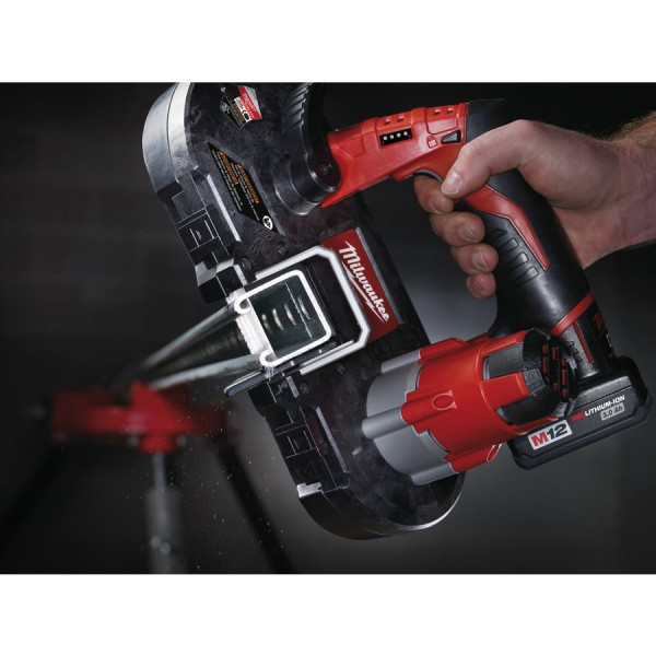 Пила стрічкова акумуляторна MILWAUKEE, M12 BS-402C (зарядний пристрій С12 С, 2 акумулятори М12 В4 4Ач, полотно, кейс) Пила стрічкова акумуляторна MILWAUKEE, M12 BS-402C (зарядний пристрій С12 С, 2 акумулятори М12 В4 4Ач, полотно, кейс)
