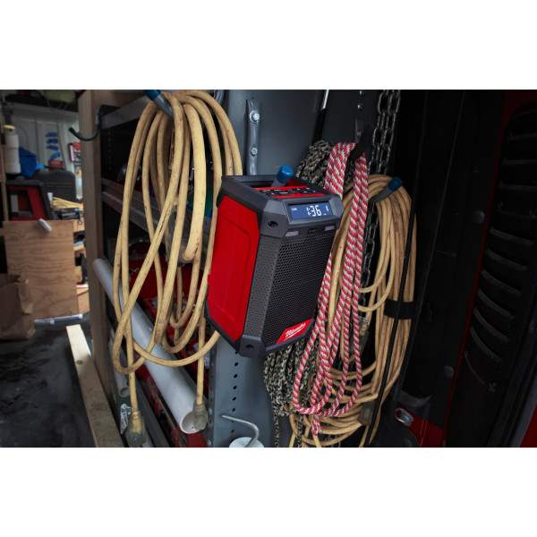Радіоприймач із зарядним пристроєм акумуляторний MILWAUKEE, M12 RCDAB+ (картонне пакування) Радіоприймач із зарядним пристроєм акумуляторний MILWAUKEE, M12 RCDAB+ (картонне пакування)
