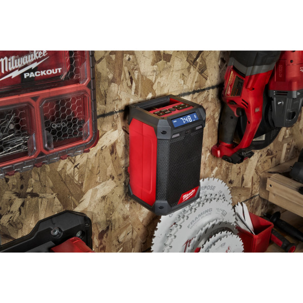 Радіоприймач із зарядним пристроєм акумуляторний MILWAUKEE, M12 RCDAB+ (картонне пакування) Радіоприймач із зарядним пристроєм акумуляторний MILWAUKEE, M12 RCDAB+ (картонне пакування)