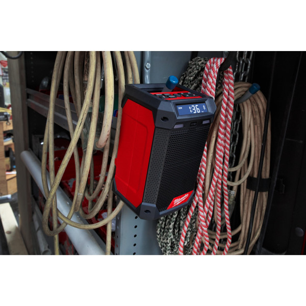 Радіоприймач із зарядним пристроєм акумуляторний MILWAUKEE, M12 RCDAB+ (картонне пакування) Радіоприймач із зарядним пристроєм акумуляторний MILWAUKEE, M12 RCDAB+ (картонне пакування)