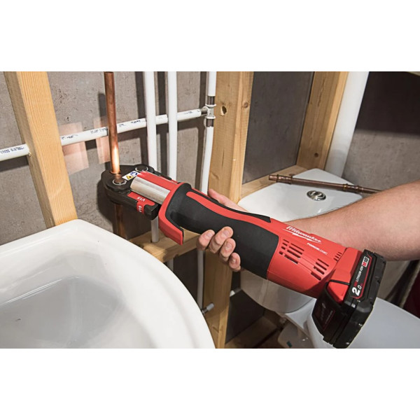 Обтискач гідравлічний акумуляторний для труб MILWAUKEE, M18 BLHPT-202C M-SET (зарядний пристрій М12-18 С, 2 акумулятори М18 В2 2