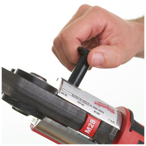 Обтискач гідравлічний акумуляторний для труб MILWAUKEE, M18 BLHPT-202C V-SET (зарядний пристрій М12-18 С, 2 акумулятори М18 В2 2