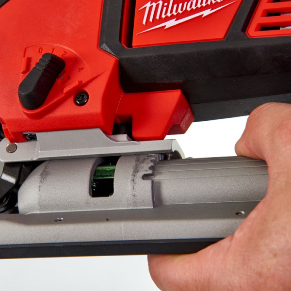 Лобзик акумуляторний MILWAUKEE, M18 BJS-402С (зарядний пристрій М12-18 С, 2 акумулятори М18 В4 4Аг, аксесуари, кейс)