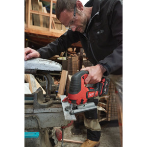 Лобзик акумуляторний MILWAUKEE, M18 BJS-402С (зарядний пристрій М12-18 С, 2 акумулятори М18 В4 4Аг, аксесуари, кейс)