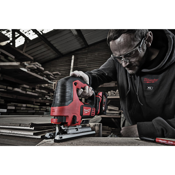 Лобзик акумуляторний MILWAUKEE, M18 BJS-402С (зарядний пристрій М12-18 С, 2 акумулятори М18 В4 4Аг, аксесуари, кейс)