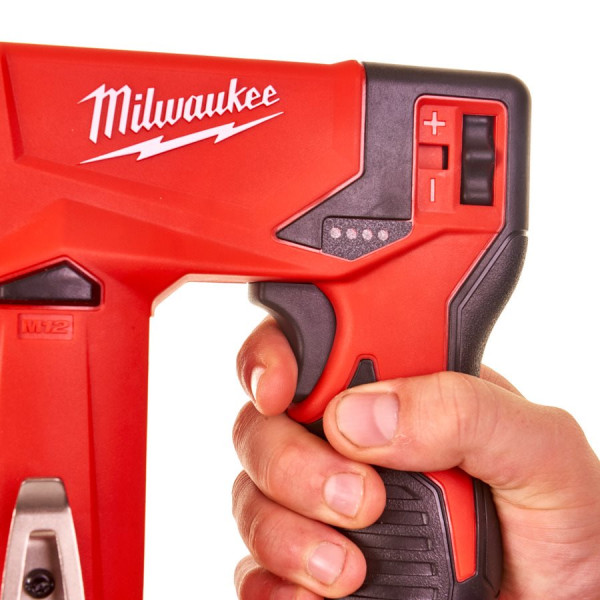 Степлер акумуляторний MILWAUKEE, M12 BST-0 (каркас. кліпса для ременя, картонне пакування) Степлер акумуляторний MILWAUKEE, M12 BST-0 (каркас. кліпса для ременя, картонне пакування)