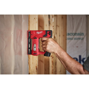 Степлер акумуляторний MILWAUKEE, M12 BST-202X (зарядний пристрій С12 С, 2 акумулятори М12 В2 2Аг, кліпса для ременя, HD кейс)