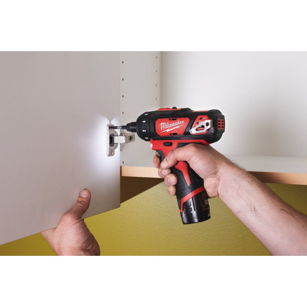 Шуруповерт акумуляторний 1/4'' HEX MILWAUKEE, M12 BD-0 (каркас, кліпса для ременя, картонне пакування) Шуруповерт акумуляторний 1/4'' HEX MILWAUKEE, M12 BD-0 (каркас, кліпса для ременя, картонне пакування)