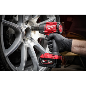 Гайковерт акумуляторний безщітковий 3/8'' MILWAUKEE, М18 FMTIW2F38-0X, 813Нм, з кільцем (каркас, кліпса для реміня, HDкейс)
