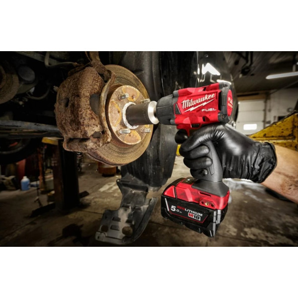 Гайковерт акумуляторний безщітковий 3/8'' MILWAUKEE, М18 FMTIW2F38-0X, 813Нм, з кільцем (каркас, кліпса для реміня, HDкейс)