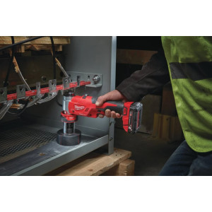 Пробійник гідравлічний для отворів акумуляторний FORCE LOGIC MILWAUKEE M18 HKP-201C (зарядний пристрій, 1 акумулятор М18 2Аг, ак