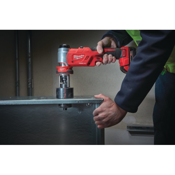 Пробійник гідравлічний для отворів акумуляторний FORCE LOGIC MILWAUKEE M18 HKP-201CA (зарядний пристрій М12-18 С, 1 акумулятор М