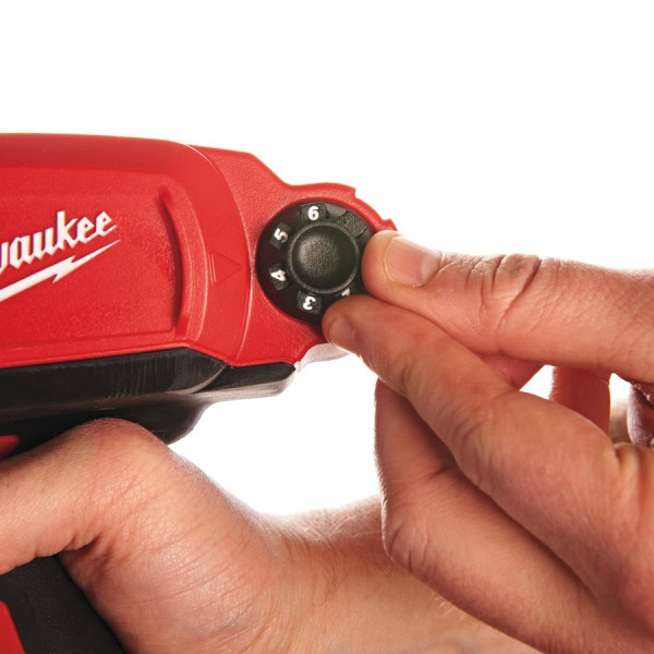 Пістолет для герметиків акумуляторний MILWAUKEE, M12 PCG/400A-201B, 400мл (зарядний пристрій, 1 акумулятор М12 В2 2Ач, алюмінієв Пістолет для герметиків акумуляторний MILWAUKEE, M12 PCG/400A-201B, 400мл (зарядний пристрій, 1 акумулятор М12 В2 2Ач, алюмінієв