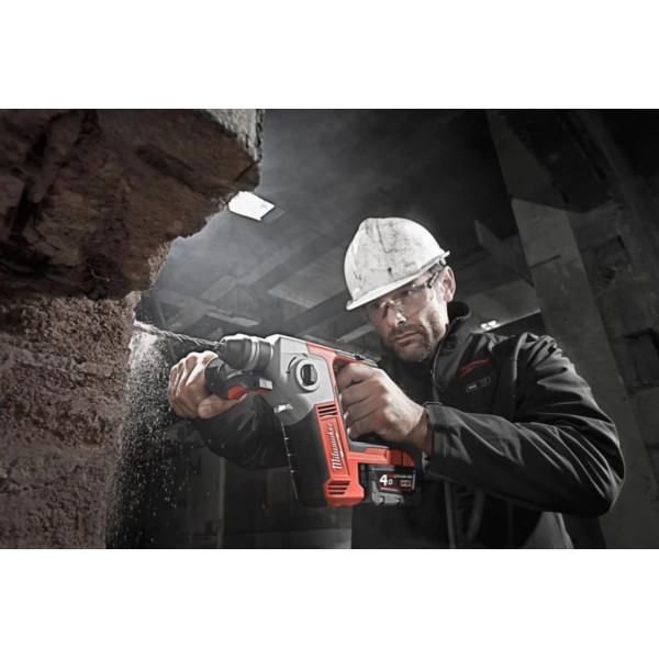 Компактный аккумуляторный перфоратор MILWAUKEE SDS-Plus M18 BH-402C 4933443330 Компактный аккумуляторный перфоратор MILWAUKEE SDS-Plus M18 BH-402C 4933443330