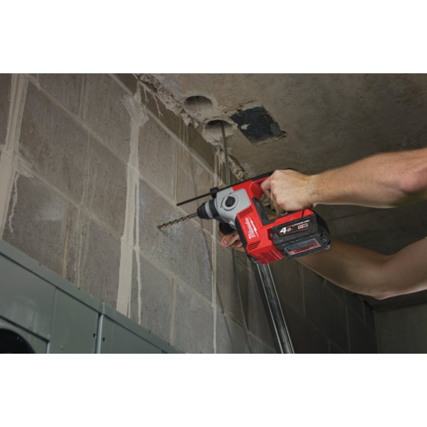 Компактный аккумуляторный перфоратор MILWAUKEE SDS-Plus M18 BH-402C 4933443330 Компактный аккумуляторный перфоратор MILWAUKEE SDS-Plus M18 BH-402C 4933443330