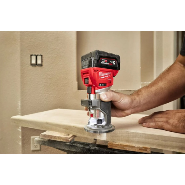 Фрезер кромкувальний акумулятрний MILWAUKEE, M18 FTR8-0X, цанга 6/8мм (насадки для відалення пилу 2шт, накладка 146мм, цанга 1х6