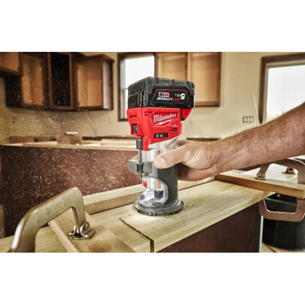 Фрезер кромкувальний акумулятрний MILWAUKEE, M18 FTR8-0X, цанга 6/8мм (насадки для відалення пилу 2шт, накладка 146мм, цанга 1х6