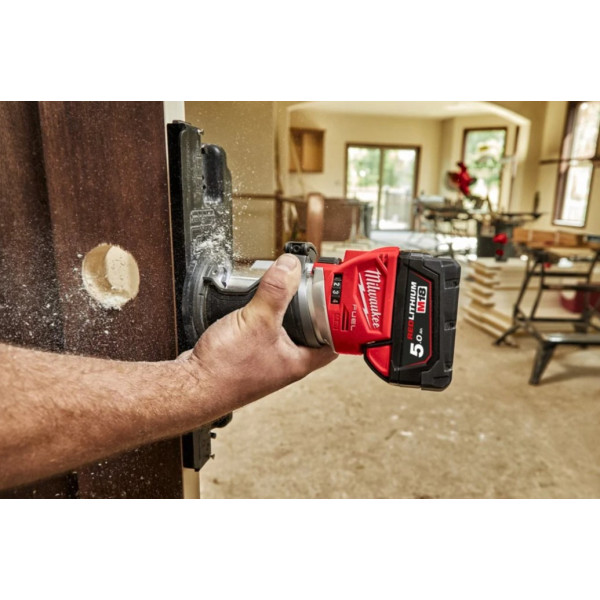 Фрезер кромкувальний акумулятрний MILWAUKEE, M18 FTR8-0X, цанга 6/8мм (насадки для відалення пилу 2шт, накладка 146мм, цанга 1х6