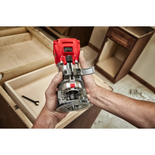 Фрезер кромкувальний акумулятрний MILWAUKEE, M18 FTR8-0X, цанга 6/8мм (насадки для відалення пилу 2шт, накладка 146мм, цанга 1х6
