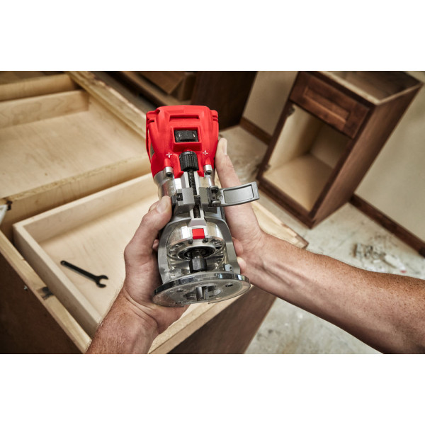 Фрезер кромкувальний акумулятрний MILWAUKEE, M18 FTR8-0X, цанга 6/8мм (насадки для відалення пилу 2шт, накладка 146мм, цанга 1х6