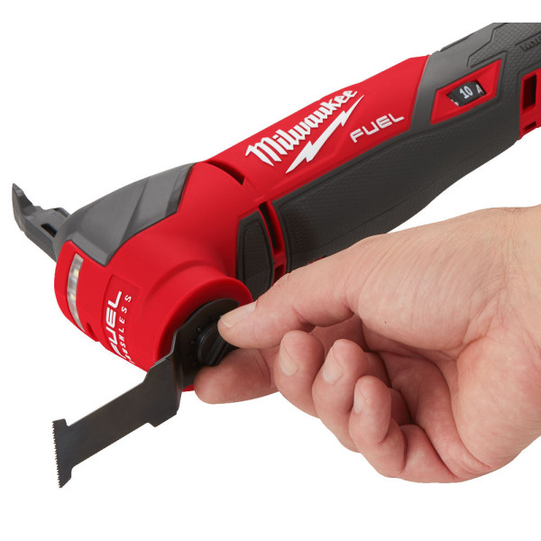 Інструмент багатофунціональний акумуляторний MILWAUKEE, M18 FMT-0X (каркас, універсальне лезо, шліфувальна підошва, шліфувальний Інструмент багатофунціональний акумуляторний MILWAUKEE, M18 FMT-0X (каркас, універсальне лезо, шліфувальна підошва, шліфувальний