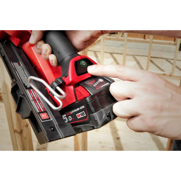 Пістолет цвяхозабивний акумуляторний безщітковий MILWAUKEE M18 FFNS-502C (зарядний пристрій M12-M18 FC, 2 акумулятори M18 B5 5Аг Пістолет цвяхозабивний акумуляторний безщітковий MILWAUKEE M18 FFNS-502C (зарядний пристрій M12-M18 FC, 2 акумулятори M18 B5 5Аг
